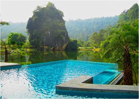 Overflow/Infinity Acrylic Glass Walled Pool